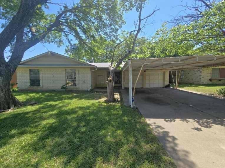 Property photo for 1608 Lee Street, Kaufman, TX