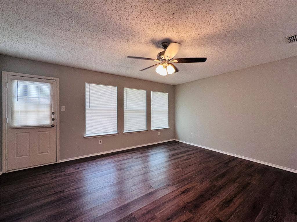 2463 Marimont Lane, Lancaster, TX 75134