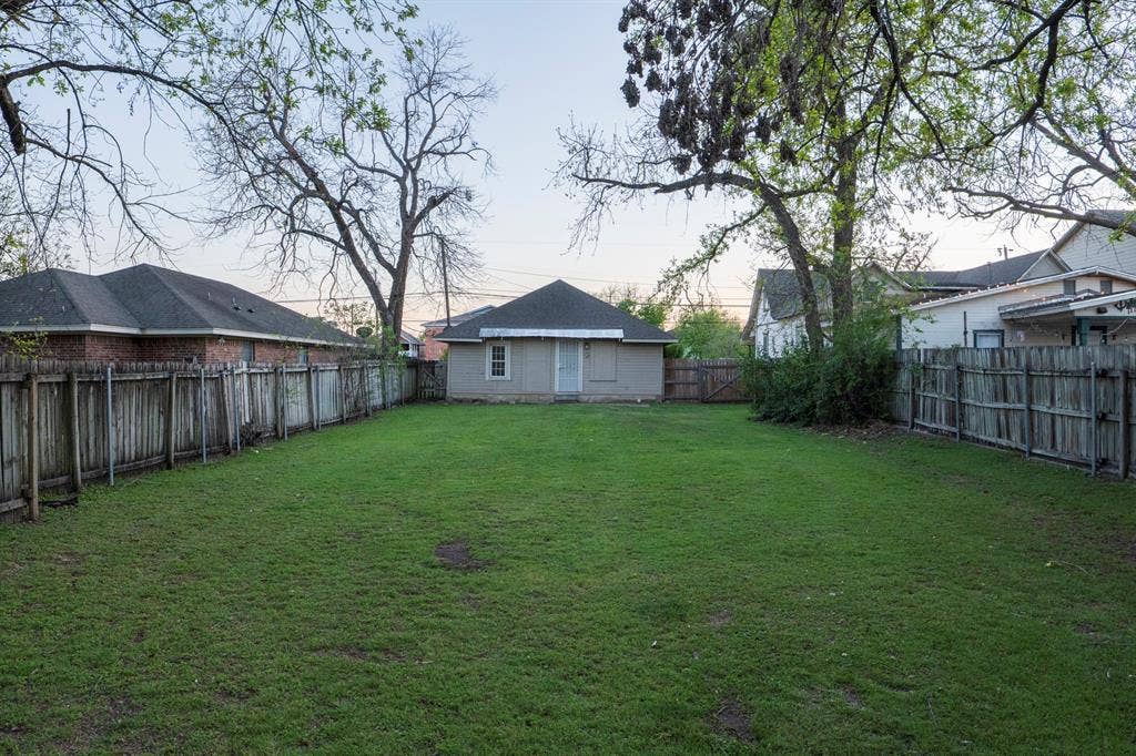 1910 S 12th Street, Waco, TX 76706 1910 S 12th Street, Waco, TX 76706