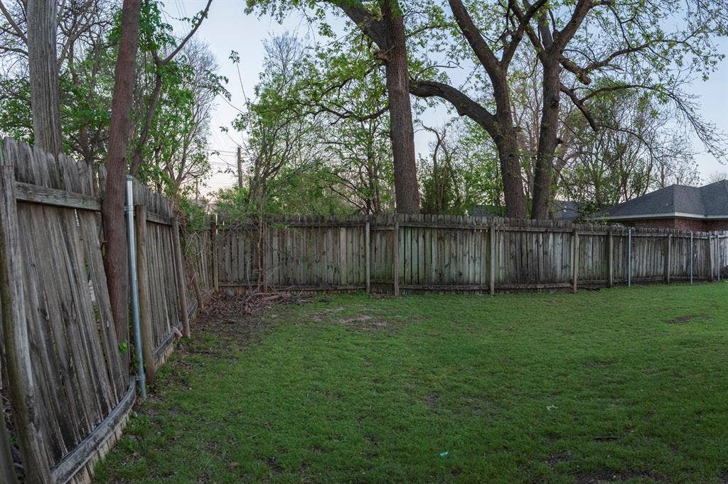 1910 S 12th Street, Waco, TX 76706 1910 S 12th Street, Waco, TX 76706