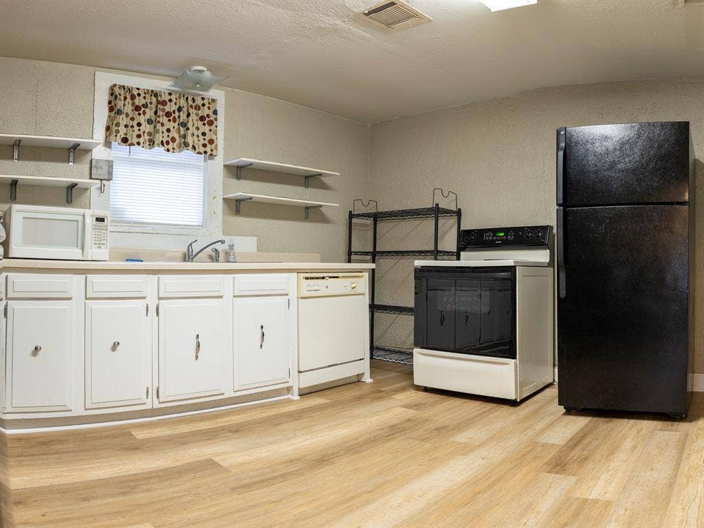 1910 S 12th Street, Waco, TX 76706 1910 S 12th Street, Waco, TX 76706