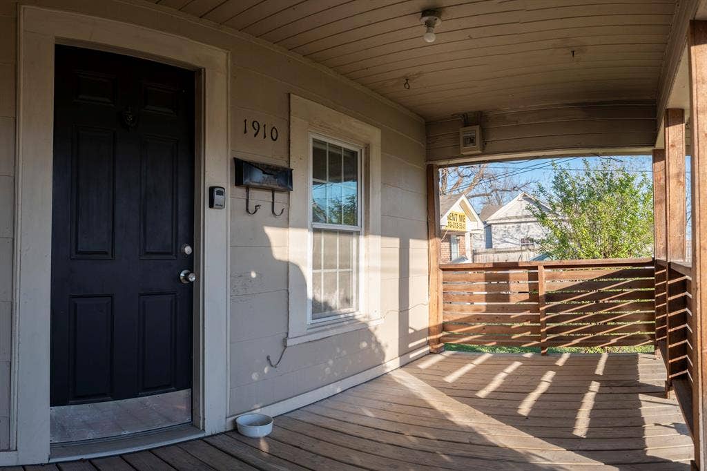 1910 S 12th Street, Waco, TX 76706 1910 S 12th Street, Waco, TX 76706