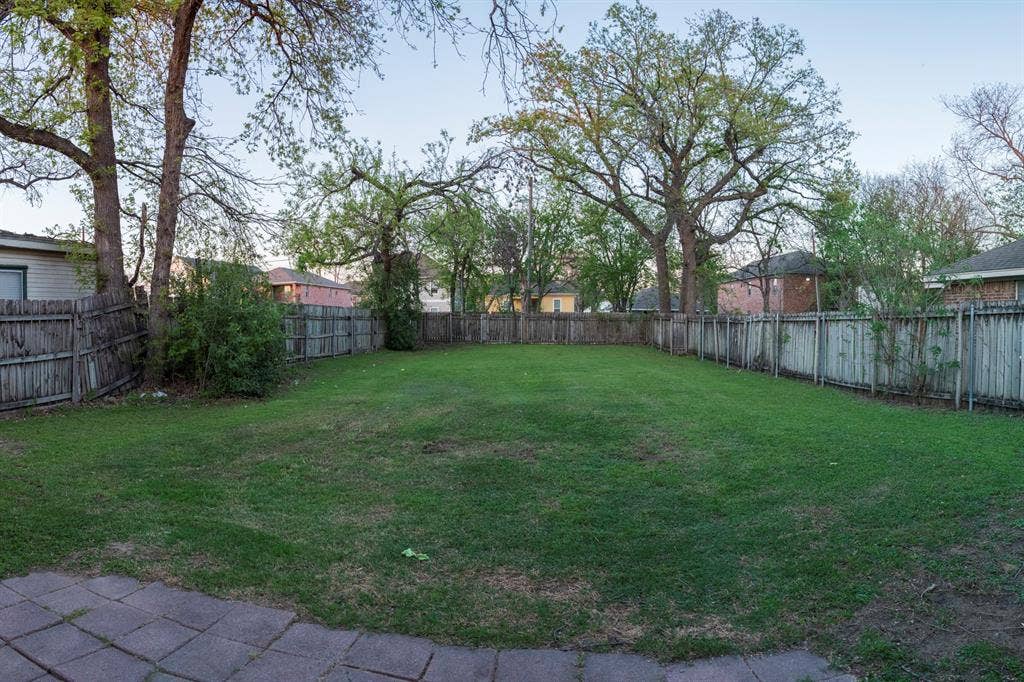 1910 S 12th Street, Waco, TX 76706 1910 S 12th Street, Waco, TX 76706