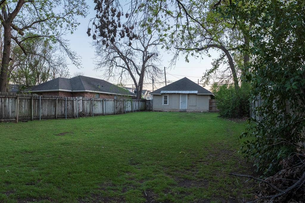 1910 S 12th Street, Waco, TX 76706 1910 S 12th Street, Waco, TX 76706