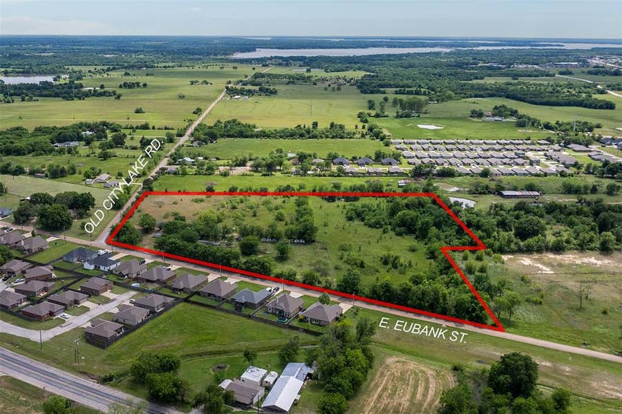 Property photo for 520 E Eubank Street, Mabank, TX