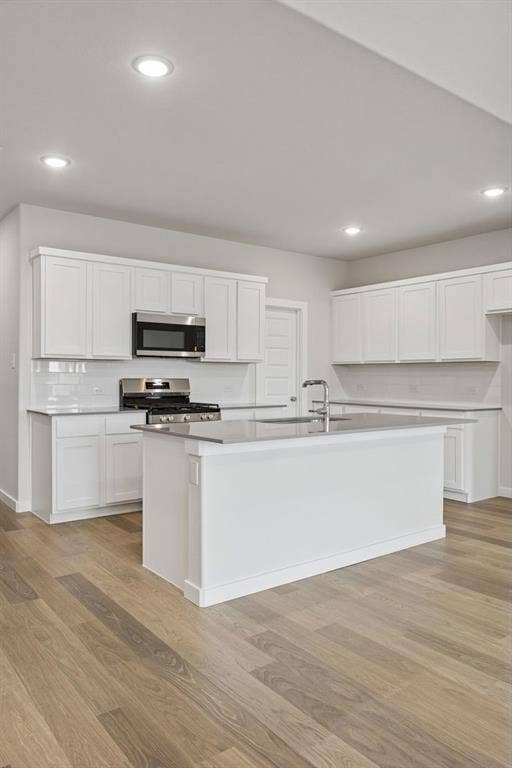 489 Hocking Hills Drive, Waxahachie, TX 75165 Kitchen in the Masters home plan by Trophy Signature Homes – REPRESENTATIVE PHOTO