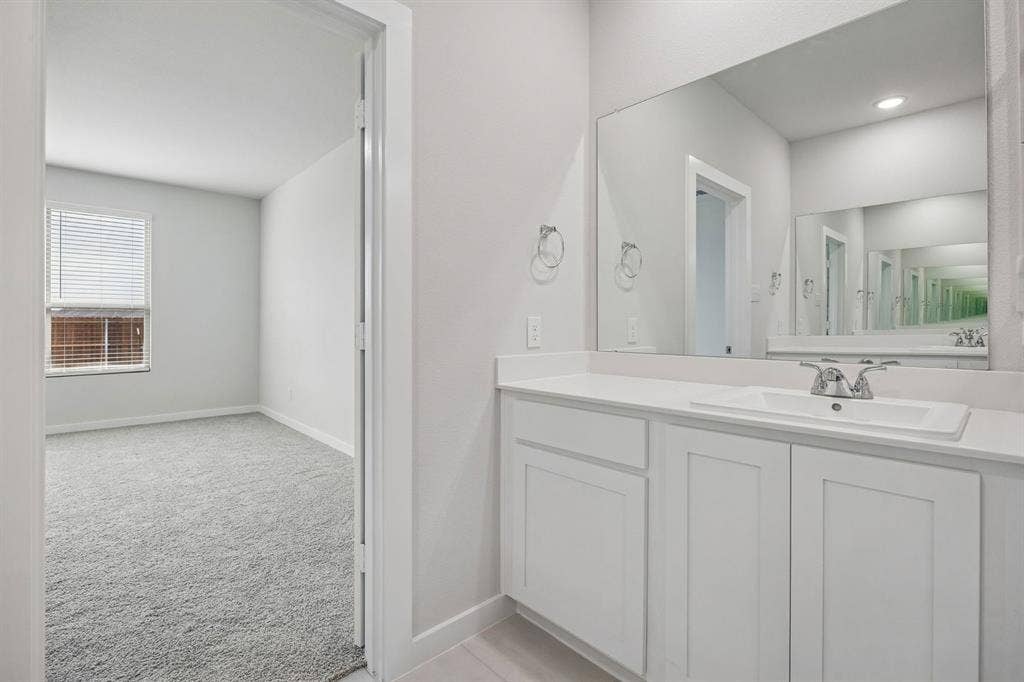 489 Hocking Hills Drive, Waxahachie, TX 75165 Primary Bathroom in the Masters home plan by Trophy Signature Homes – REPRESENTATIVE PHOTO