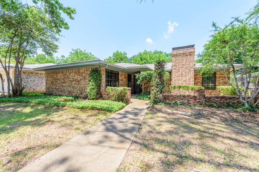 Property photo for 1915 Wendy Street, Irving, TX