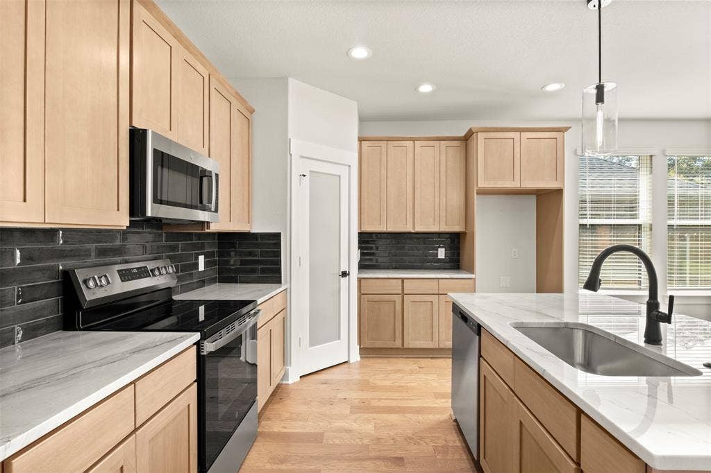 625 Escovedo Drive, Italy, TX 76651 625 Escovedo Drive, Italy, TX 76651
