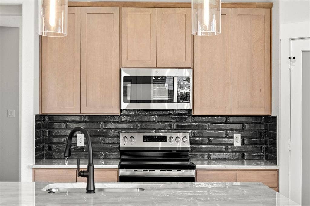 625 Escovedo Drive, Italy, TX 76651 625 Escovedo Drive, Italy, TX 76651