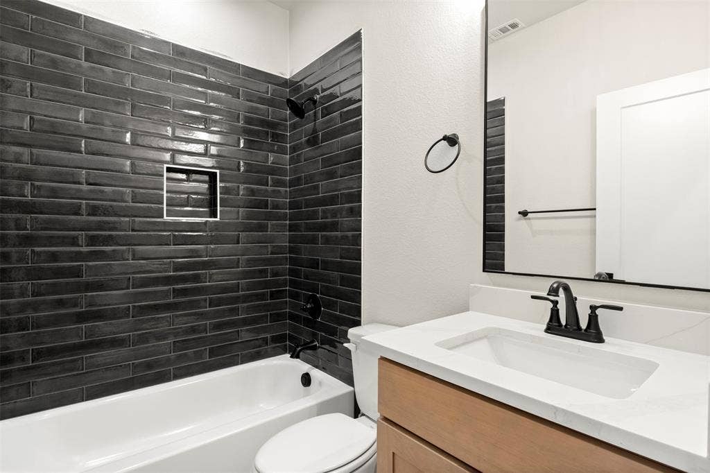 625 Escovedo Drive, Italy, TX 76651 625 Escovedo Drive, Italy, TX 76651