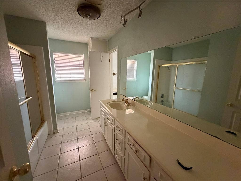 1115 Green River Trail, Cleburne, TX 76033 1115 Green River Trail, Cleburne, TX 76033