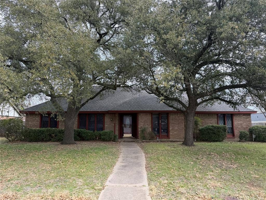1115 Green River Trail, Cleburne, TX 76033 1115 Green River Trail, Cleburne, TX 76033