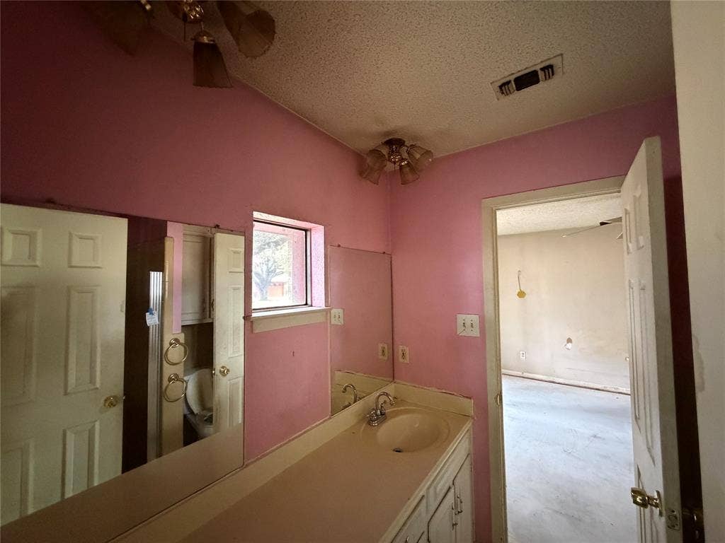 1115 Green River Trail, Cleburne, TX 76033 1115 Green River Trail, Cleburne, TX 76033