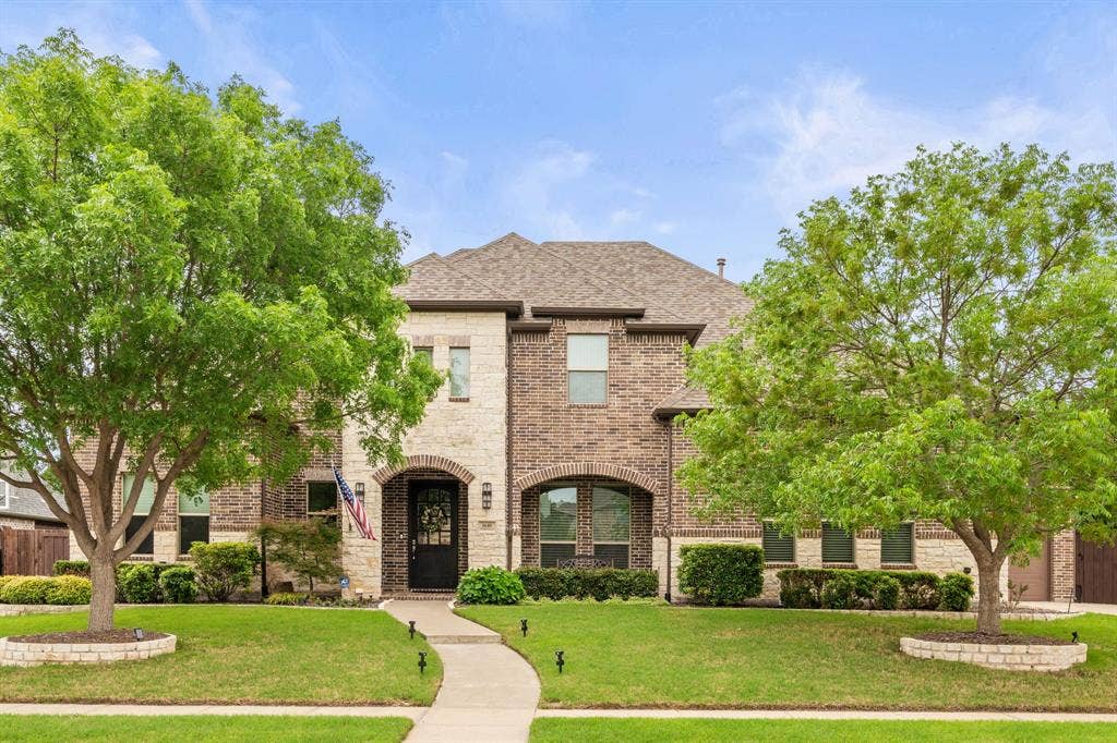 1640 Stillhouse Hollow Drive, Prosper, TX 75078 Welcome to 1640 Stillhouse Hollow Drive located in La Cima. Prosper ISD acclaimed schools. Beautiful neighborhood with amazing HOA amenities. This Jeff Pfeifer custom built home will impress! Many extra touches which include, radiant barrier, tankless hot water heater, water softener, epoxy garage flooring and much more!