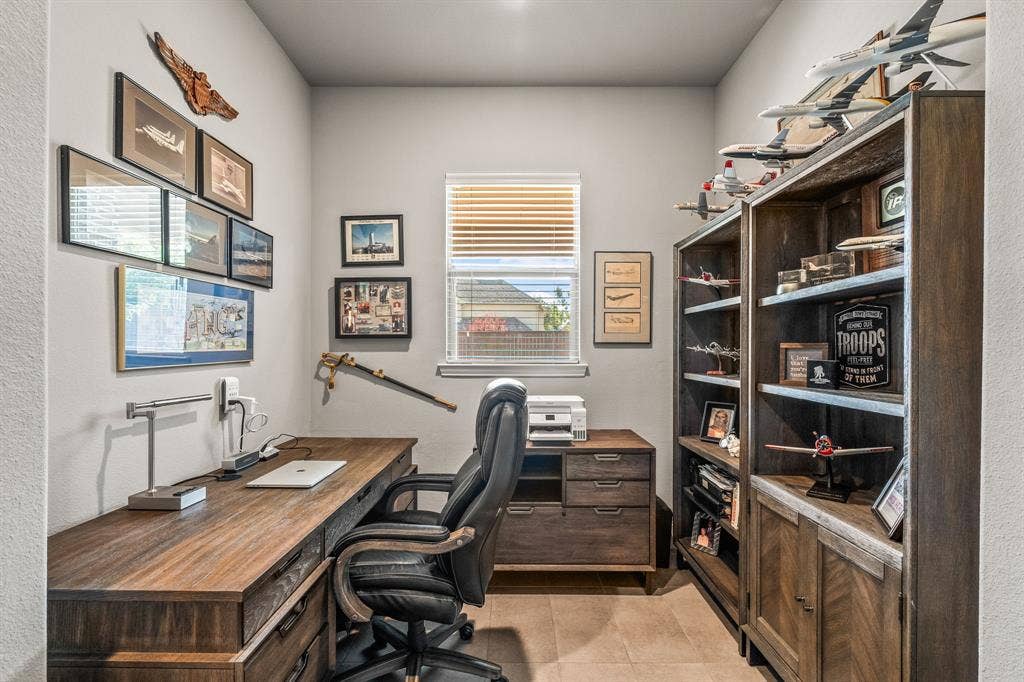 1640 Stillhouse Hollow Drive, Prosper, TX 75078 This area is 9 x 7 and is currently used as a 2nd office. It can be utilized for multiple purposes including hobby area, etc. This room is located near the media room & kitchen.