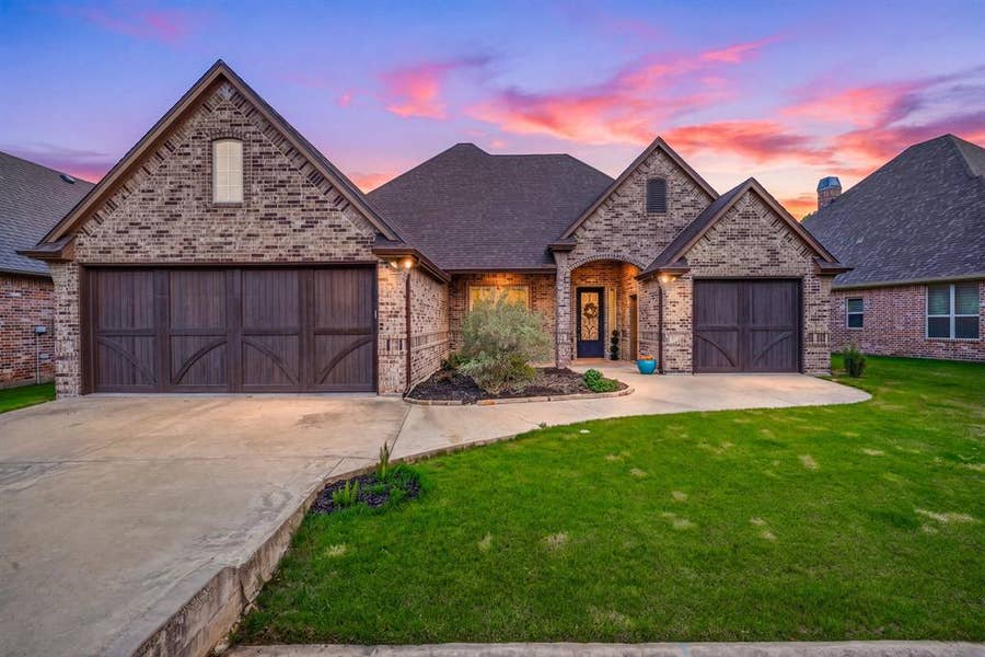 Property photo for 5711 Pebble Beach Drive, Granbury, TX