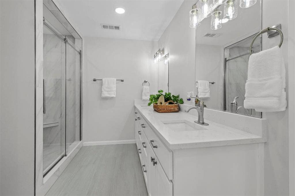 3212 Altman Drive, Dallas, TX 75229 3212 Altman Drive, Dallas, TX 75229