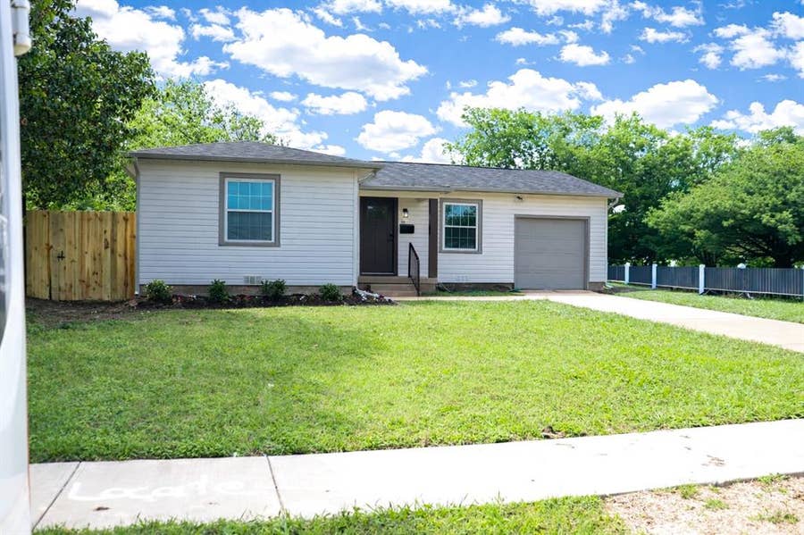 Property photo for 309 Brunswick Lane, Mesquite, TX