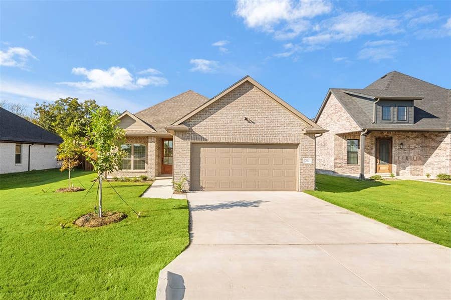 Property photo for 701 Escovedo Drive, Italy, TX