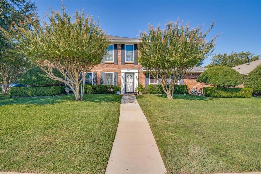 Property photo for 321 Kingsbridge Drive, Garland, TX