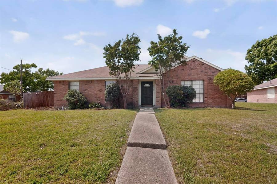 Property photo for 2305 Rockbluff Court, Rowlett, TX