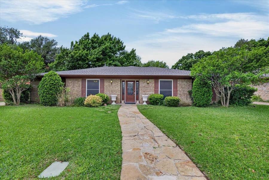 Property photo for 1808 E Cedar Elm Drive, Arlington, TX