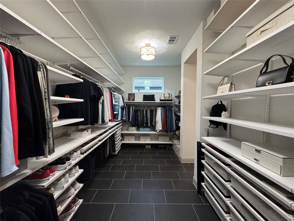 200 W Shetland Lane, Northlake, TX 76247 custom-made organizing system
