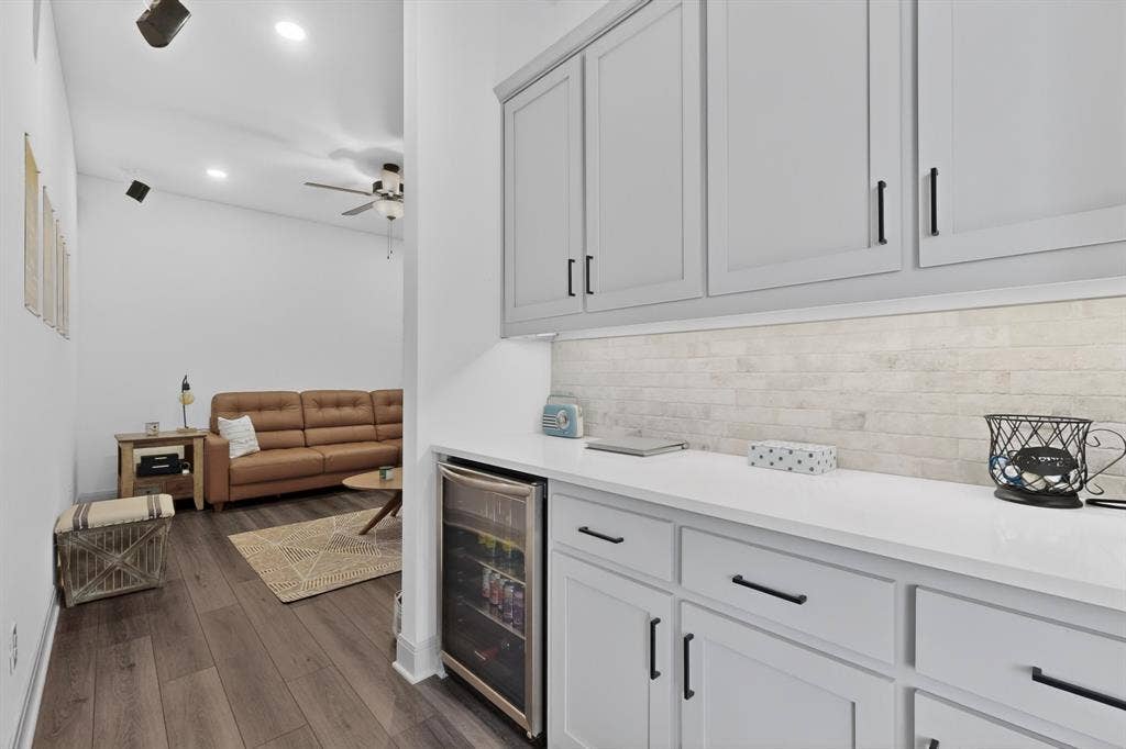 200 W Shetland Lane, Northlake, TX 76247 wet bar