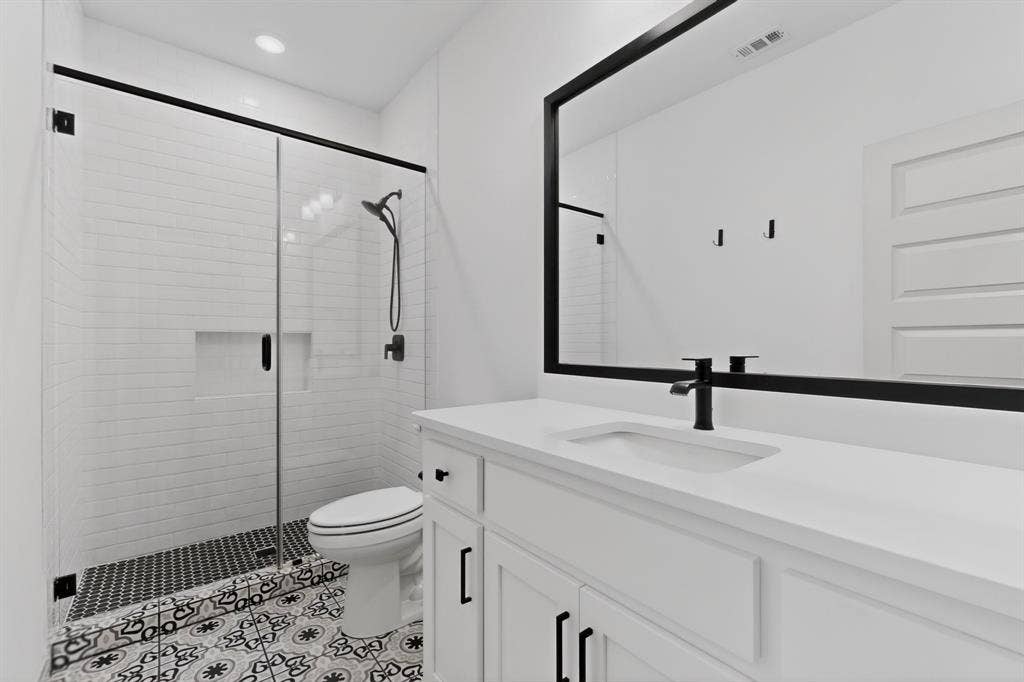 200 W Shetland Lane, Northlake, TX 76247 full bathroom