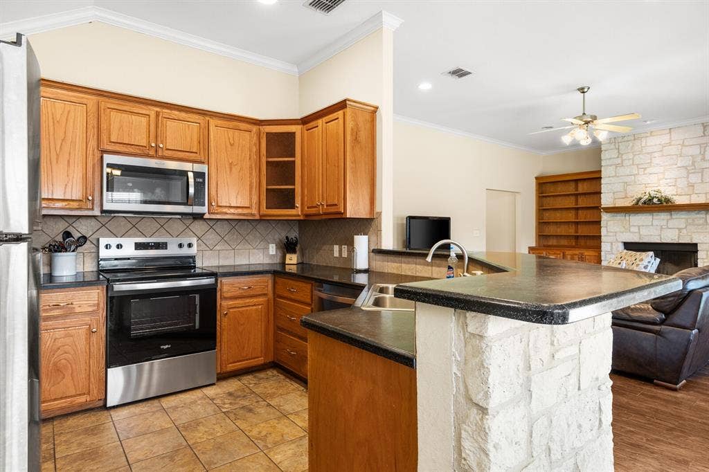 713 Ver-Lo Drive, Lorena, TX 76655 713 Ver-Lo Drive, Lorena, TX 76655