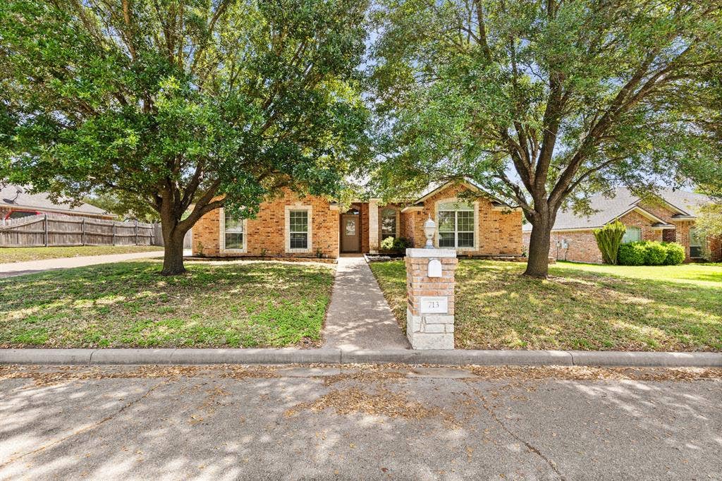 713 Ver-Lo Drive, Lorena, TX 76655 713 Ver-Lo Drive, Lorena, TX 76655