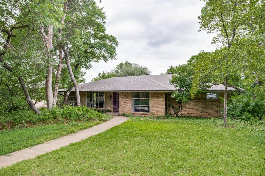 Property photo for 1723 Timbergrove Circle, Dallas, TX