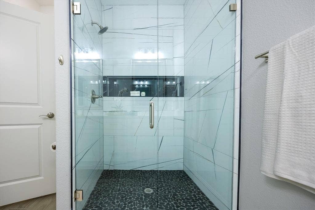 2617 Creek Drive, Granbury, TX 76048 Primary Shower