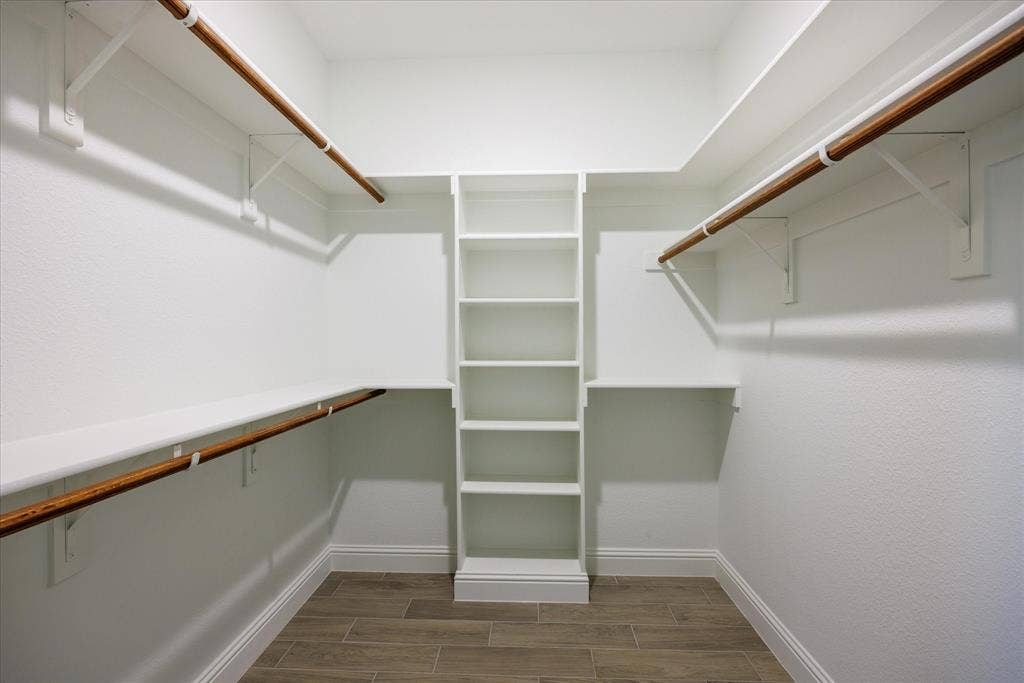 2617 Creek Drive, Granbury, TX 76048 Primary Walk-in