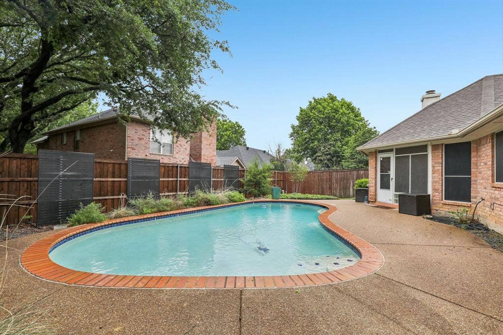4124 Cory Lee Court, Arlington, TX 76015 Curved swimming pool with brick coping and exposed aggregate concrete decking
