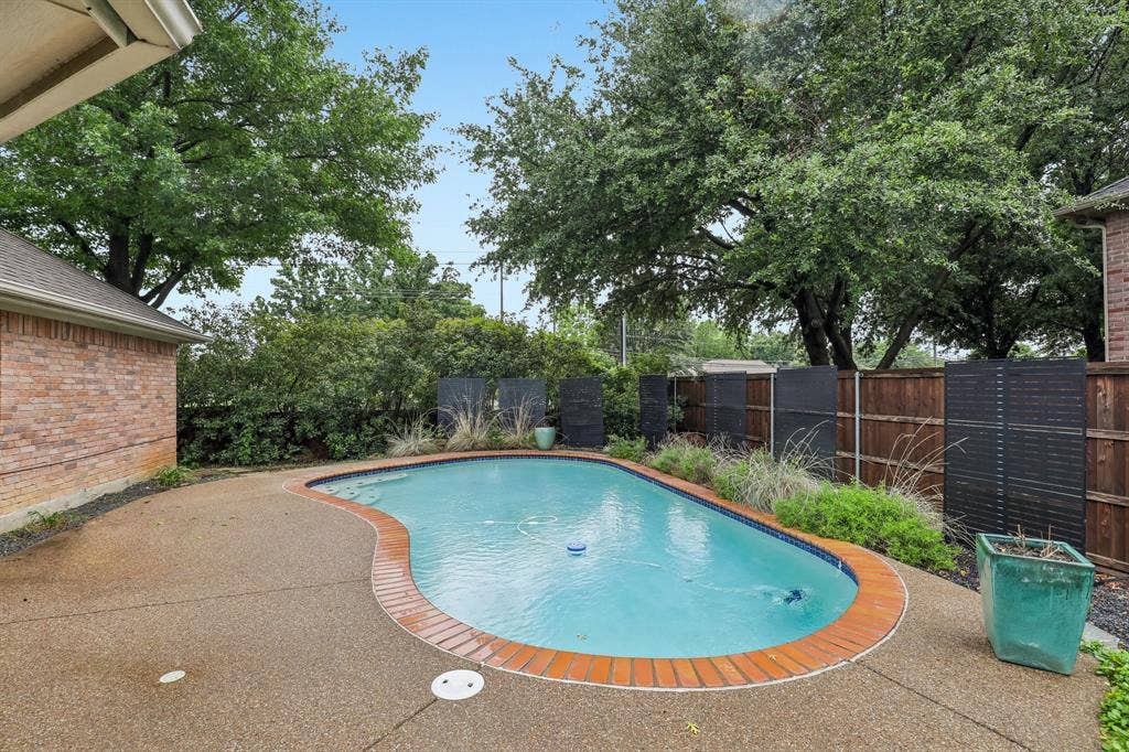 4124 Cory Lee Court, Arlington, TX 76015 Freeform pool with brick coping and exposed aggregate decking