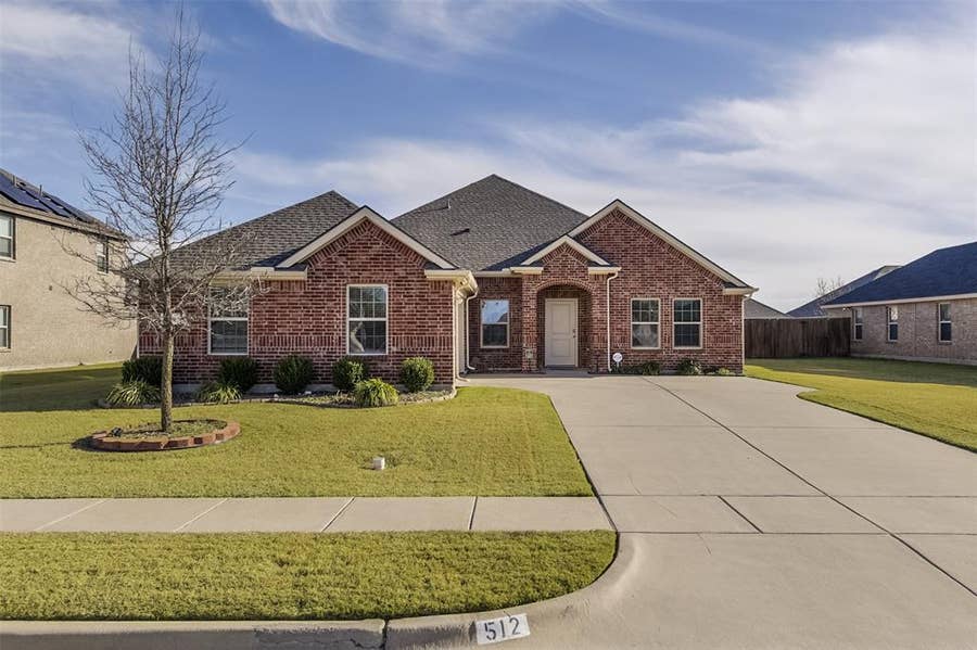 Property photo for 512 Woodhaven Drive, Waxahachie, TX