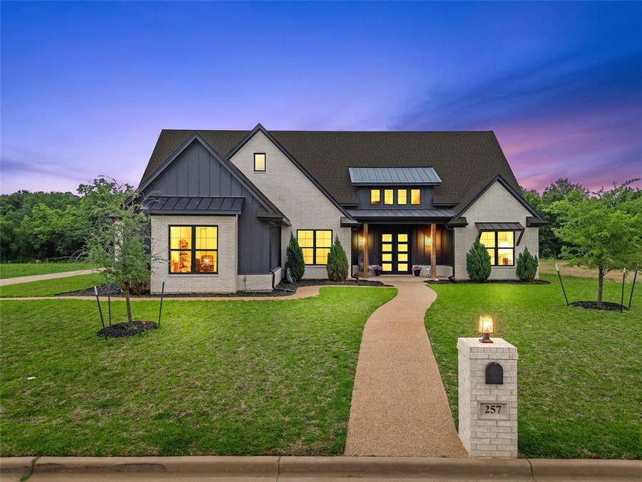 Property photo for 257 Fox Run Lane, Robinson, TX