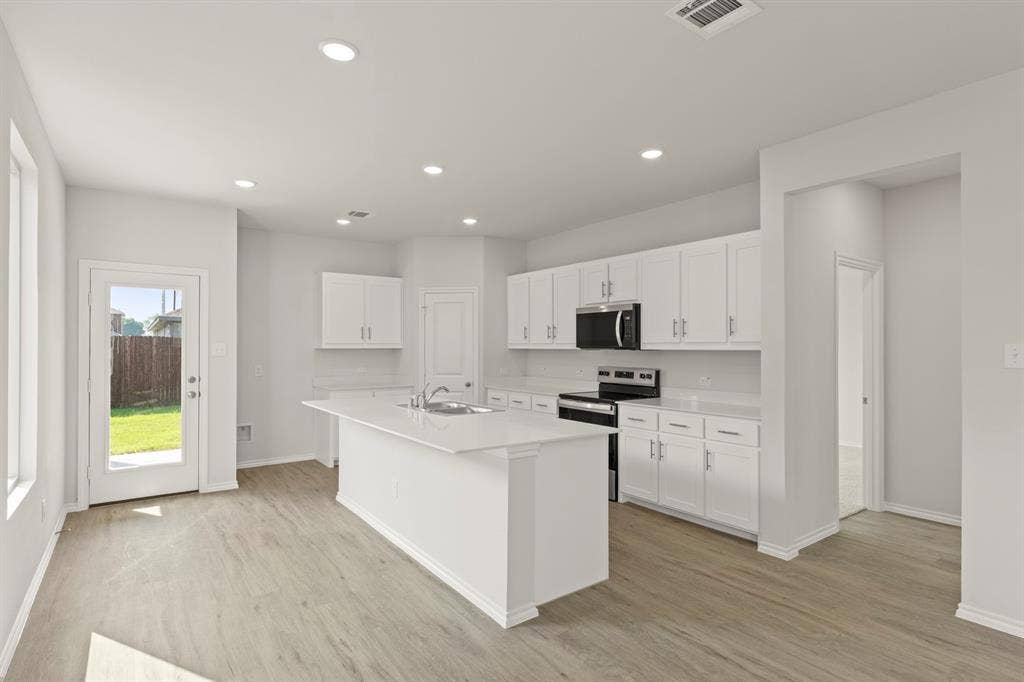 1702 Potomac Lane, Blue Ridge, TX 75424 09. 1702 Potomac - Kitchen