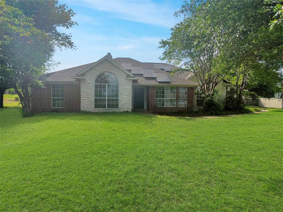Property photo for 3661 Emo Street, Midlothian, TX