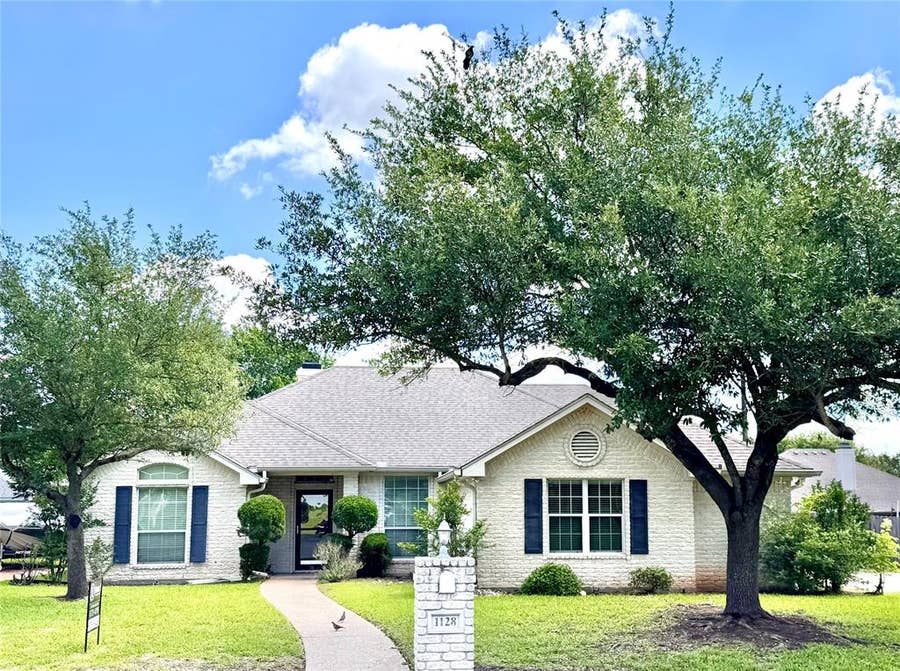 Property photo for 1128 Heatherwood, Hewitt, TX