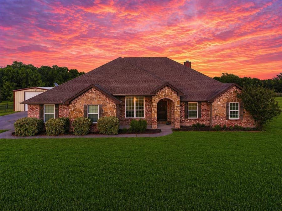 Property photo for 1030 Lester Burt Road, Farmersville, TX