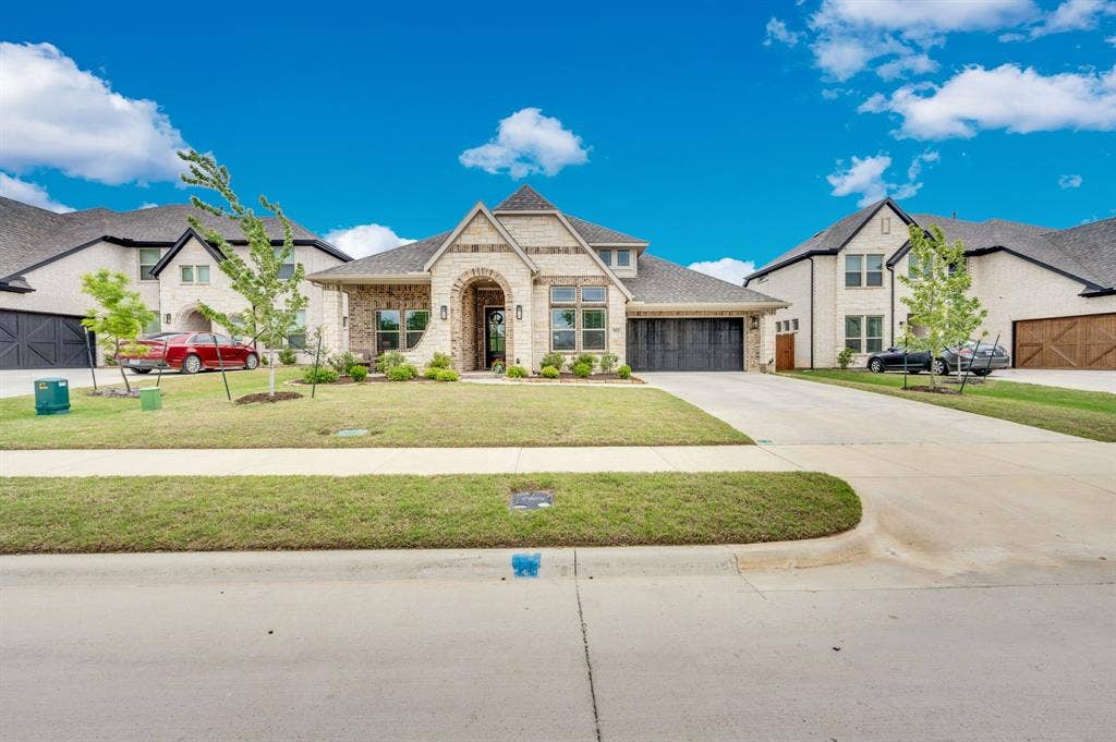 922 Cardinal Drive, Midlothian, TX 76065 922 Cardinal Drive. Welcome home!