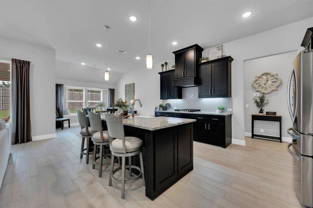 922 Cardinal Drive, Midlothian, TX 76065 Great Open floor plan