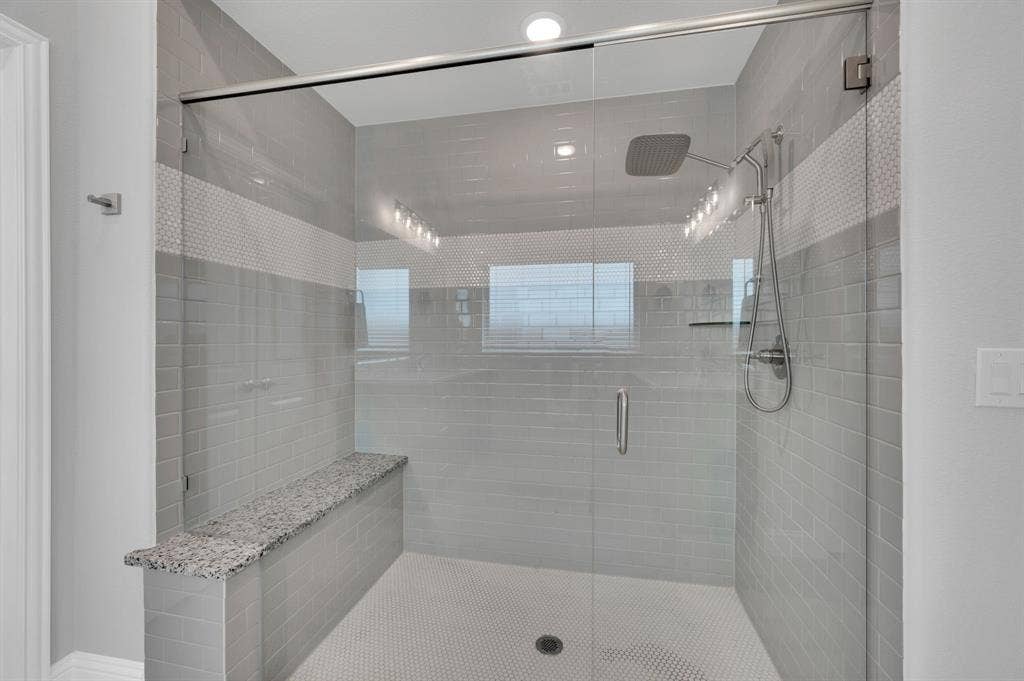 922 Cardinal Drive, Midlothian, TX 76065 Great neutral colors and shower bench