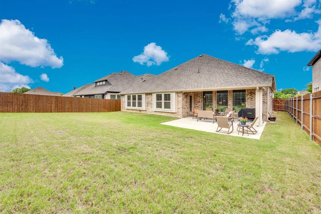 922 Cardinal Drive, Midlothian, TX 76065 Large backyard