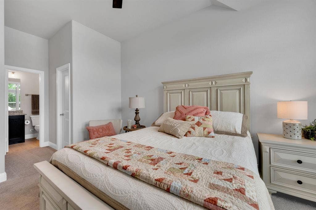 922 Cardinal Drive, Midlothian, TX 76065 Secondary bedroom with ensuite bath