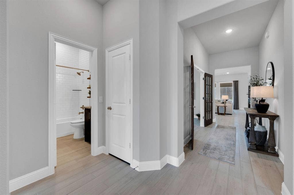 922 Cardinal Drive, Midlothian, TX 76065 Hall bath and coat closet