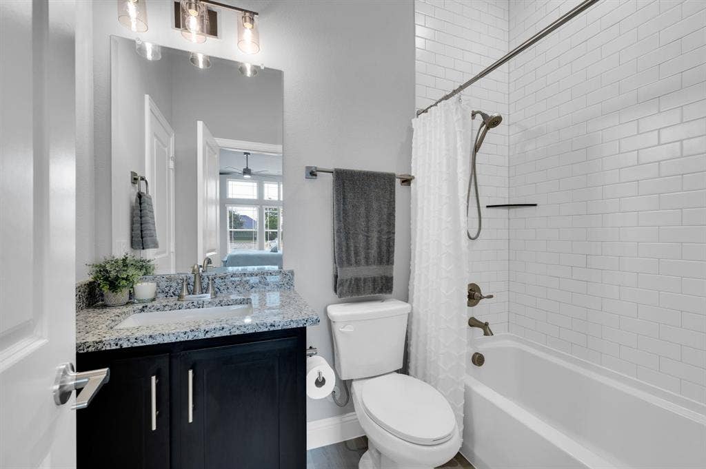 922 Cardinal Drive, Midlothian, TX 76065 Ensuite bath